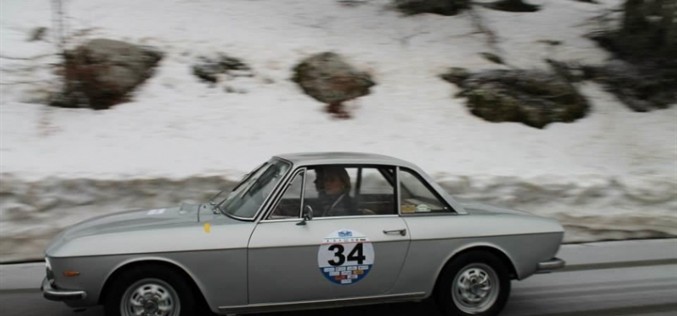 Maurizio Aiolfi navigato da Alessandra Pandozzi, a bordo di una Fiat Osca 1500 Coupé del 1960, sigla il poker nella gara d’esordio del Cireas