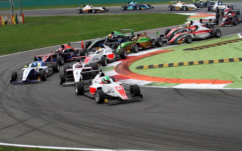 Inizia a Vallelunga lo spettacolo degli ACI Racing Weekend 2015