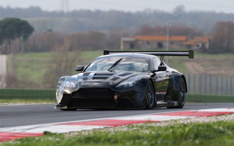 Max Mugelli affianca Francesco Sini al volante dell’Aston Martin nel Campionato Italiano Gran Turismo