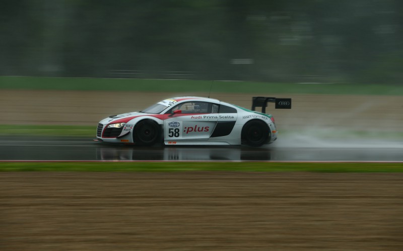Diluvio Audi Sport Italia su Imola: le R8 sono prime in SuperGT3 e GT3
