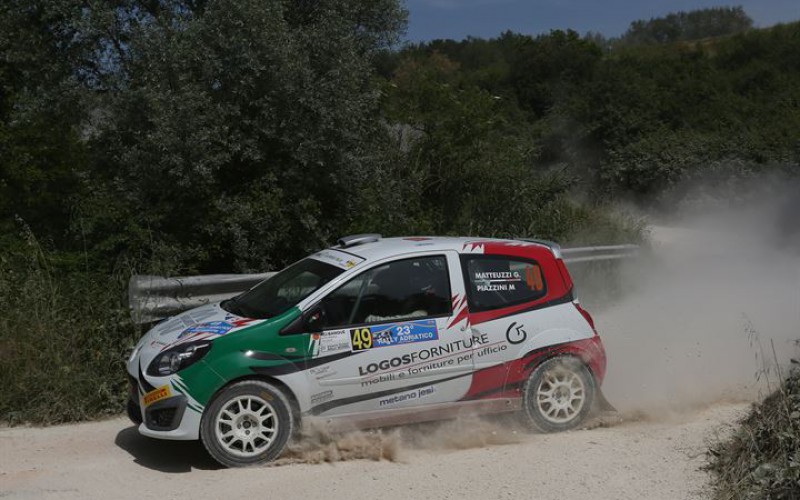 Trevisani e Matteuzzi si alternano nella leadership del 23° Rally Adriatio del Trofeo Twingo R2 Terra