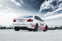 Akrapovič presenta il nuovo impianto di scarico e gamma di accessori per BMW M2