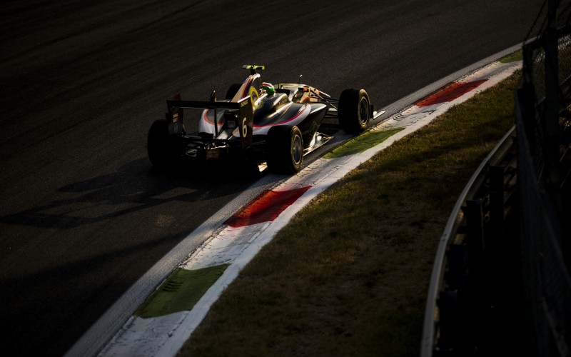 Una collisione costringe Alessio Lorandi e Leonardo Pulcini al ritiro a Monza
