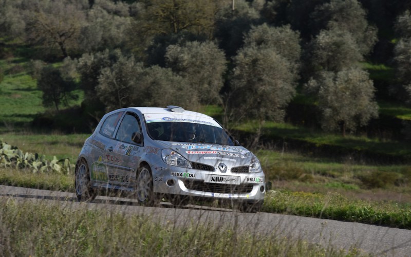 Il 4° Rally delle Colline Metallifere e della Val di Cornia è di Marino Gessa e Salvatore Pusceddu su Renault Clio R3C